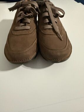 Clarks  unstructured Women's Brown leather Lace-Up comfort cushioned sneakers